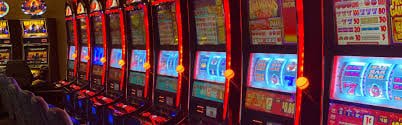 Antarmuka poker rindubola menampilkan peringkat tangan dan sistem taruhan yang jelas